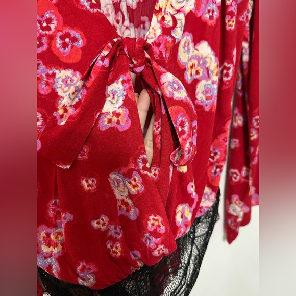 Free people red Forties feels bell sleeve floral Vneck bodysuit - Picture 5 of 7